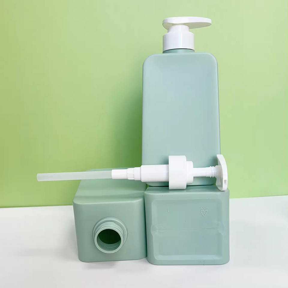 Custom square 750mlHDPE Skin Care Cosmetic Packaging Container Plastic Shampoo Bottle With Lotion Pump