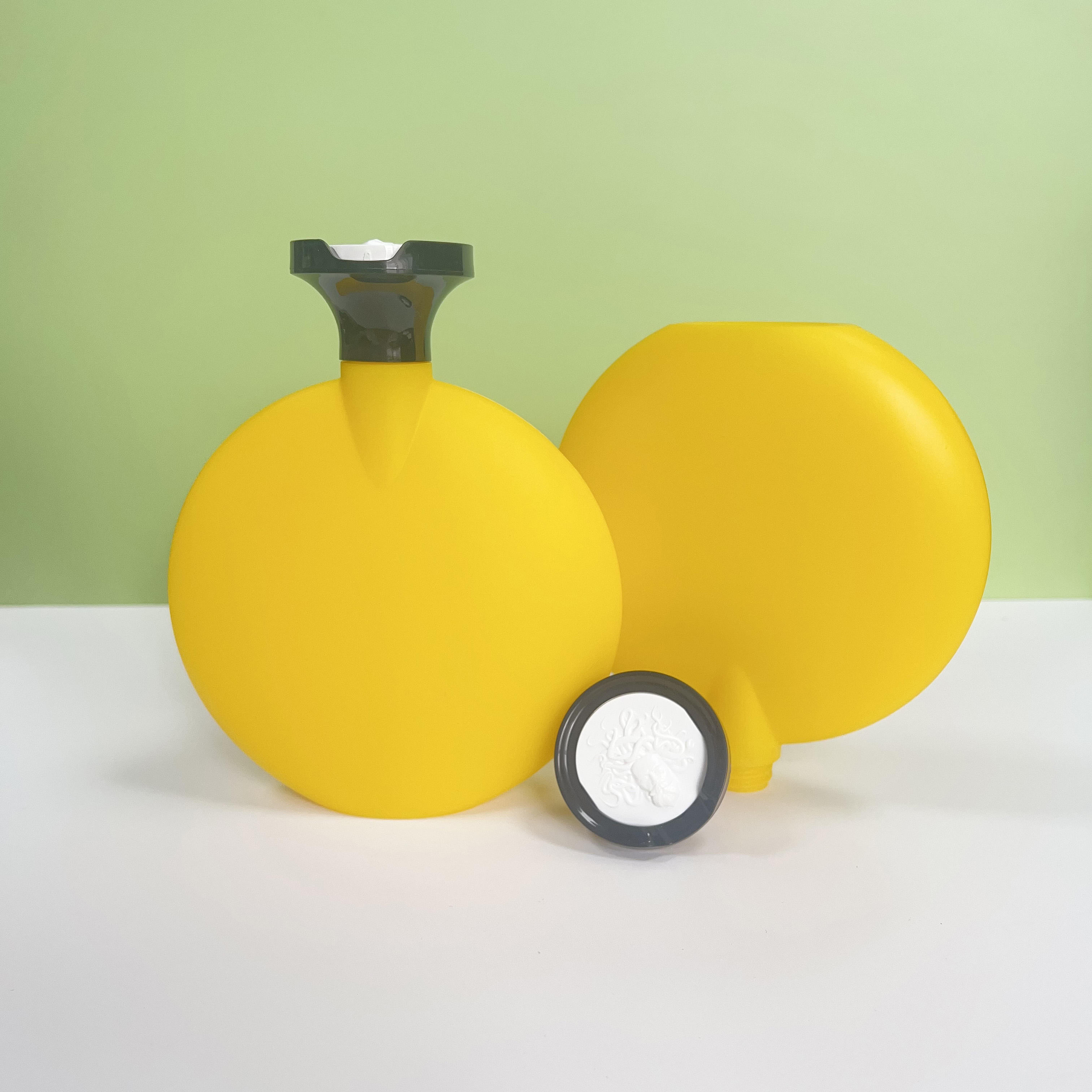 Stock Luxury Design 300ML Shampoo Body Wash Hand Sanitizer Flat Round Hdpe Plastic Bottle Screw Cap