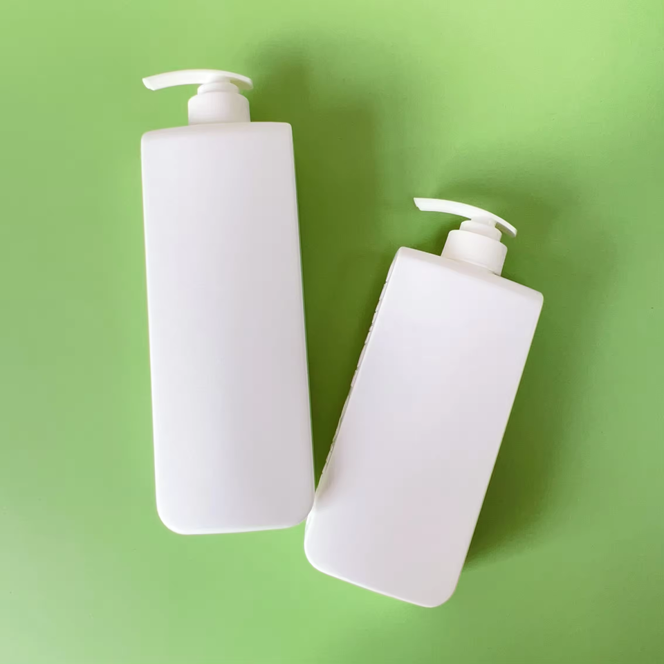 Factory Direct Sales 300mlto830ml HDPE White Plastic Lotion Pump Bottle Skin Cream Shampoo and Conditioner Plastic Bottle